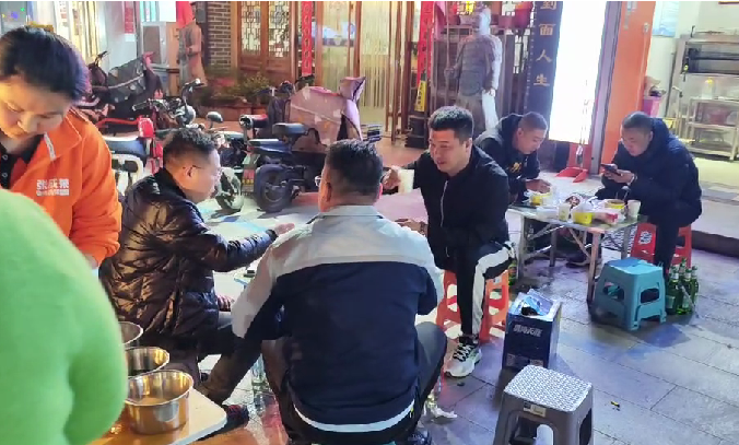 小吃加盟好項(xiàng)目，張成榮電烤雞架值得信賴！