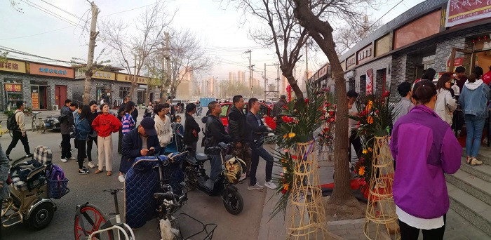 張成榮電烤雞架新店生意太火爆竟惹來城管?怎么回事兒?