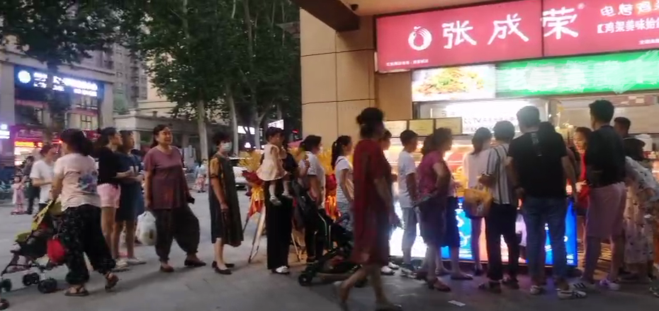張成榮電烤雞架西安海藍(lán)城店火爆開業(yè)