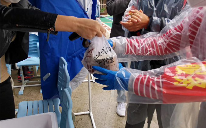 泉源順食品公司給抗疫檢測(cè)志愿服務(wù)者送溫暖活動(dòng)