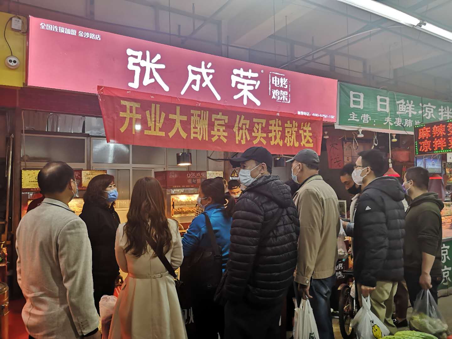 火爆小吃項目加盟，張成榮電烤雞架生意紅火