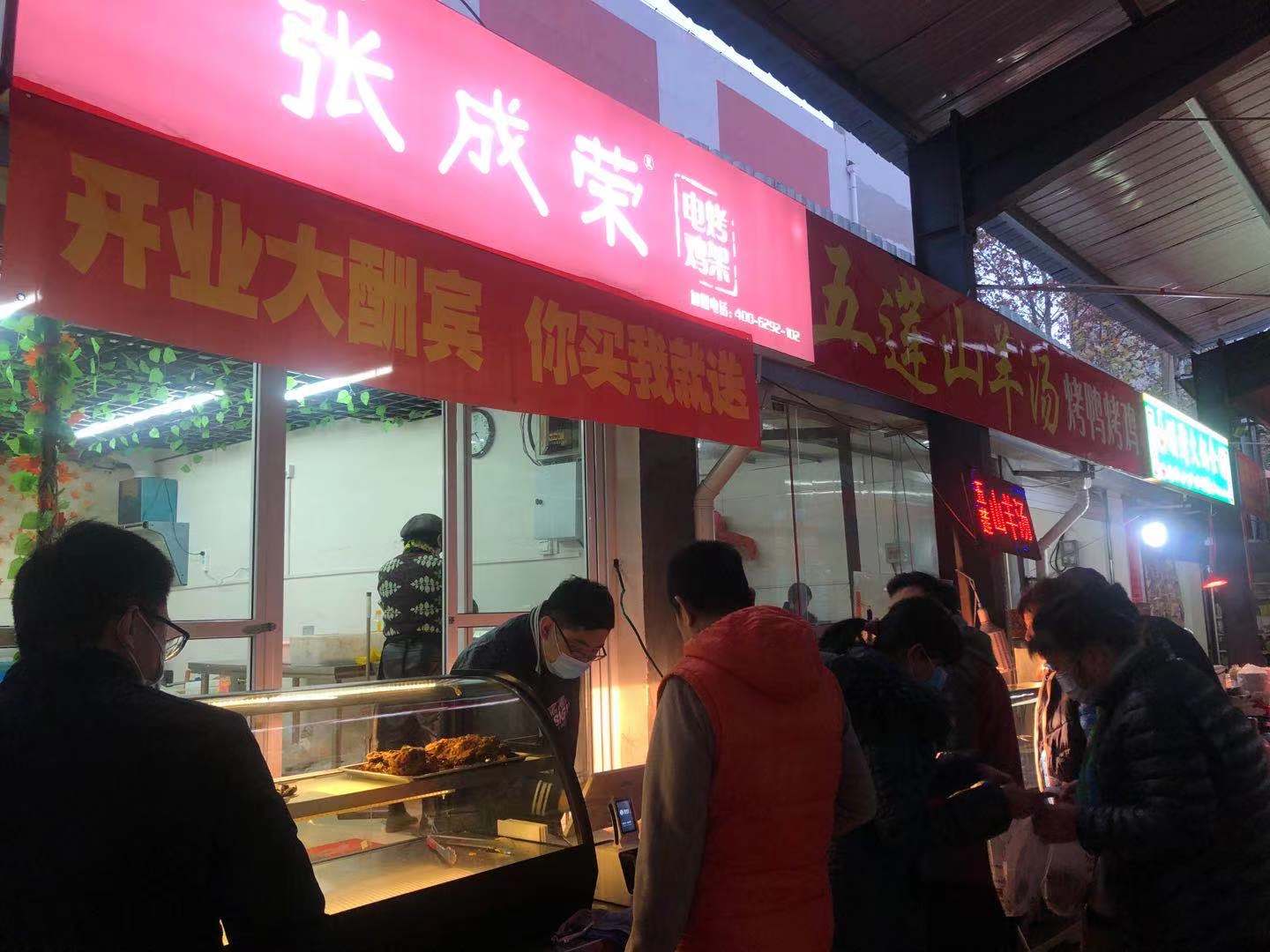 張成榮電烤雞架生意好，營銷少不了