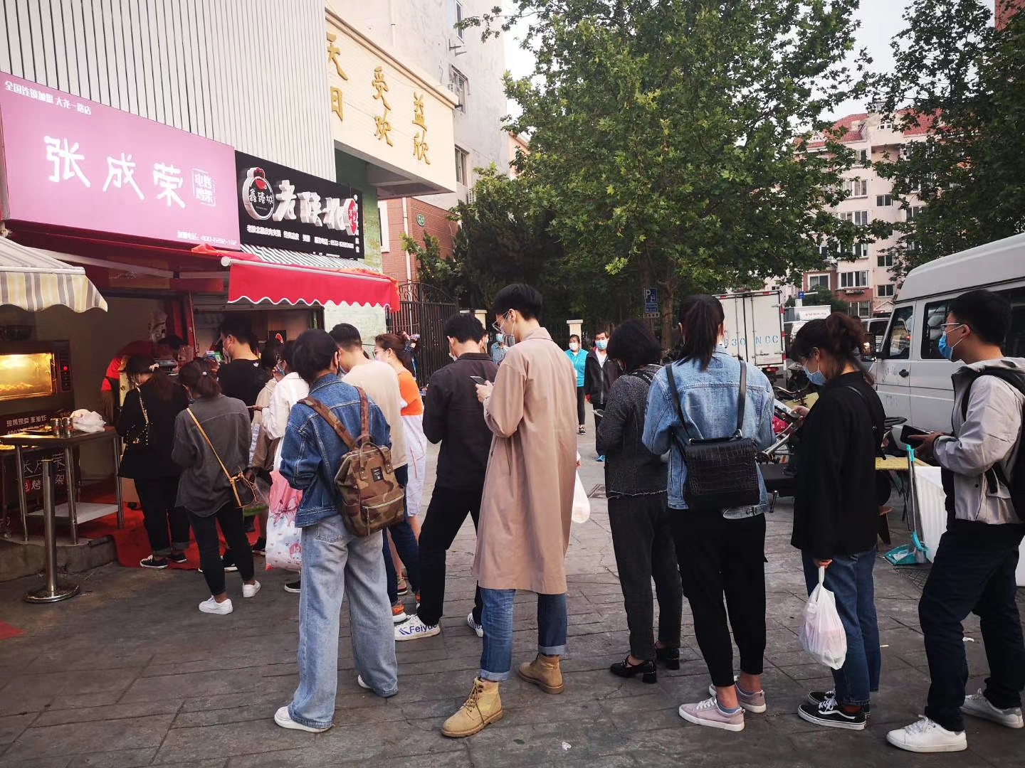 張成榮電烤雞架 旺季加盟正當時