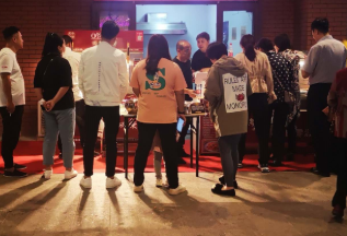 張成榮電烤雞架緊跟餐飲潮流，讓創(chuàng)業(yè)者創(chuàng)業(yè)無憂